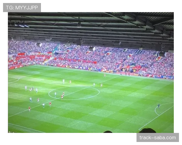 卡塞米罗与弗雷德在中场防守压力下形成差异化覆盖趋势