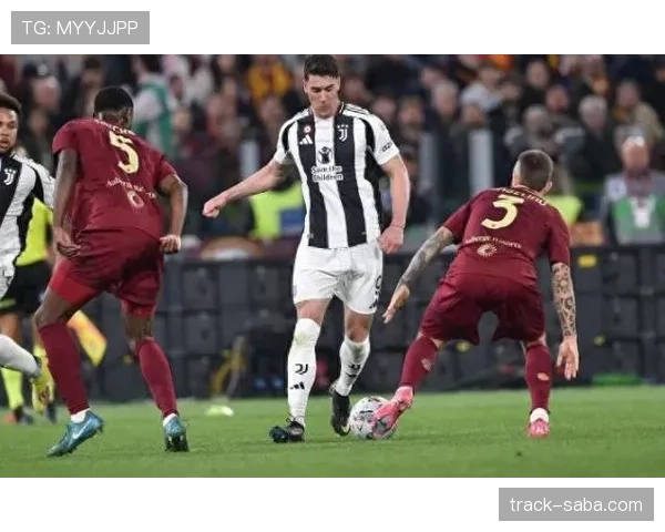 压制锋线较昔日更猛，本赛季卡纳瓦罗主导出球